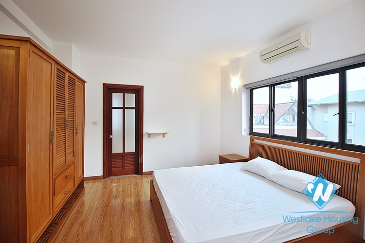 Lake view 2 beds apartment for rent in Tu Hoa street, Tay Ho