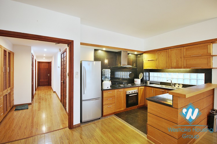 Lake view 2 beds apartment for rent in Tu Hoa street, Tay Ho