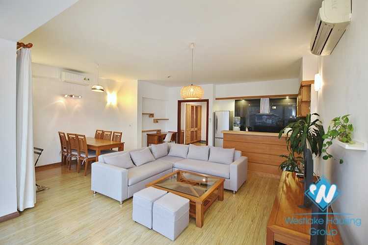 Lake view 2 beds apartment for rent in Tu Hoa street, Tay Ho