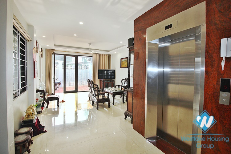 A new 6 beds house for rent in Au Co street, Tay Ho