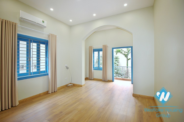 Unfurnished 3 beds house with big yard for rent in Lac Long Quan st, Tay Ho