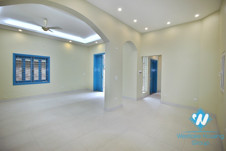 Unfurnished 3 beds house with big yard for rent in Lac Long Quan st, Tay Ho