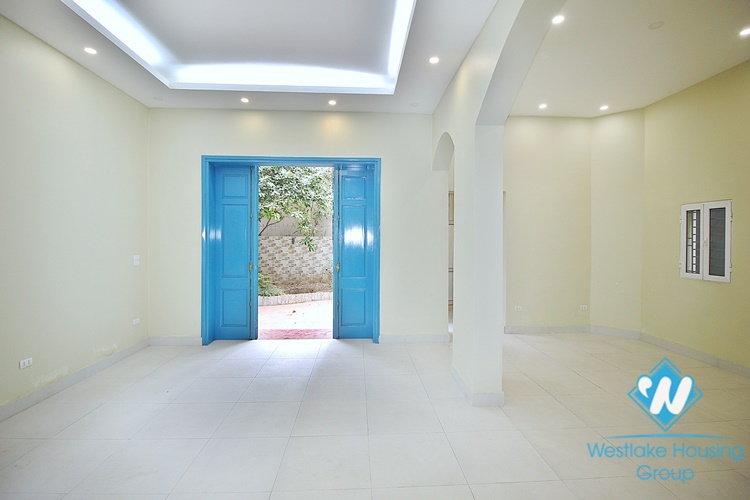 Unfurnished 3 beds house with big yard for rent in Lac Long Quan st, Tay Ho