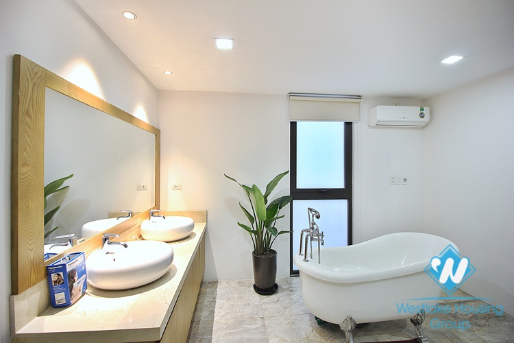 Spacious 4 beds apartment for rent in Dang Thai Mai area, Tay Ho