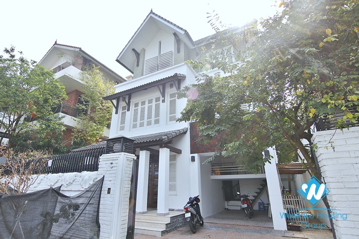Modern and Elegant Lake view villa for rent in Tay Ho
