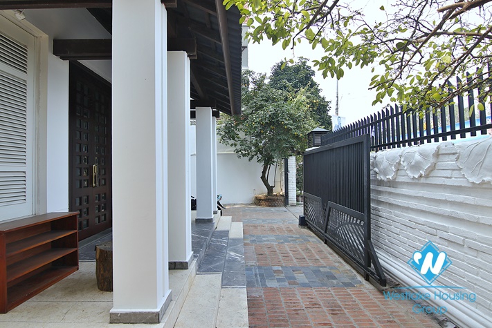 Modern and Elegant Lake view villa for rent in Tay Ho