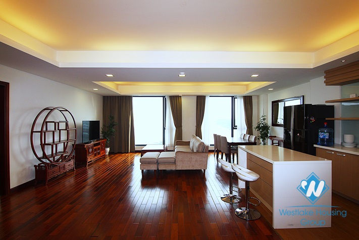 Lake view - 02 bedrooms apartment for rent in Xuan Dieu st
