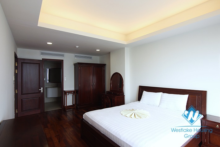 Lake view - 02 bedrooms apartment for rent in Xuan Dieu st