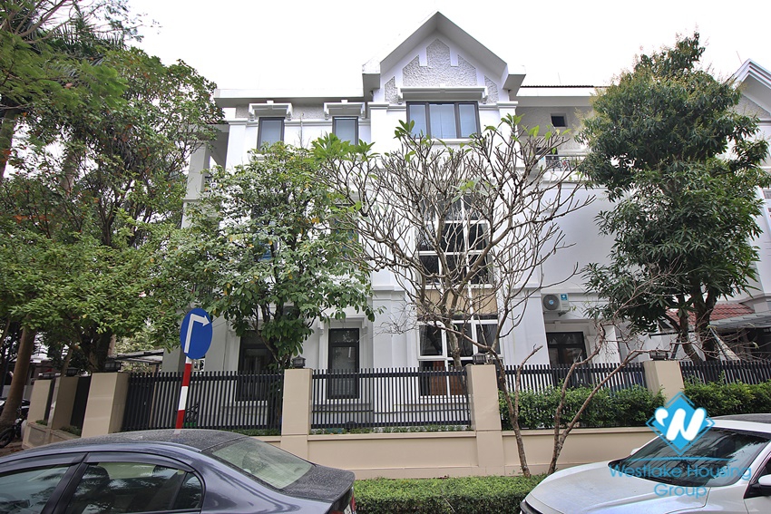 A bright and spacious 3 bedroom villa in Ciputra for rent 