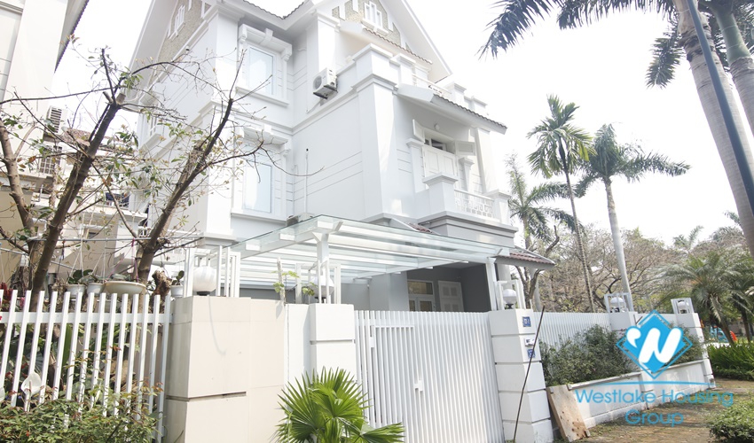 A massive 5 bedroom corner house in Ciputra T Block for rent