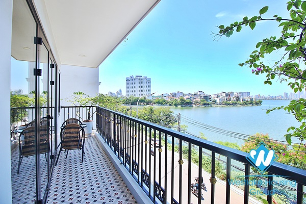 A beautiful lake view 2 bedroom apartment for rent in Xuan dieu