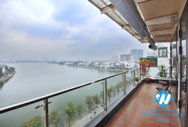 A good price 3 bedroom apartment for rent in Xuan dieu, Tay ho
