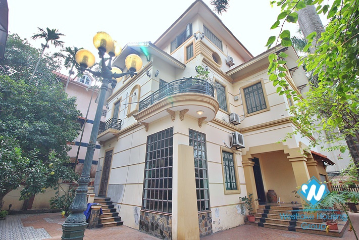 Big house with nice courtyard for rent in Tay Ho District 
