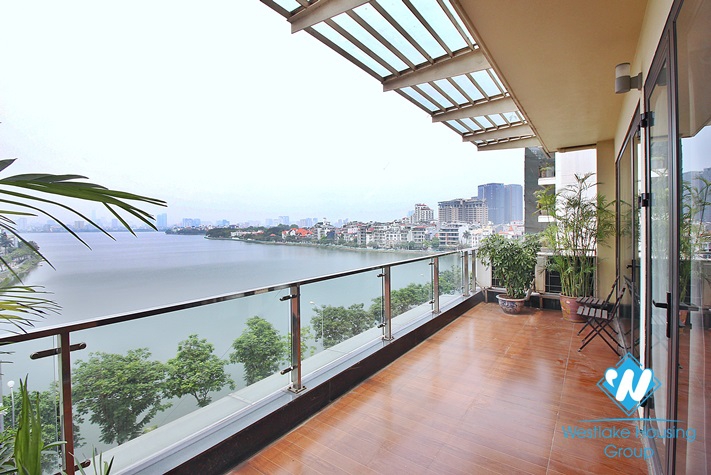 Good 3 bedroom apartment with lake view in Xuan dieu, Tay ho