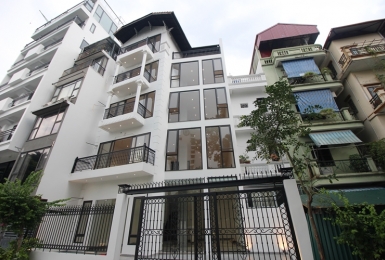 A 5 bedroom house with big yard for rent in Tay Ho, Ha Noi