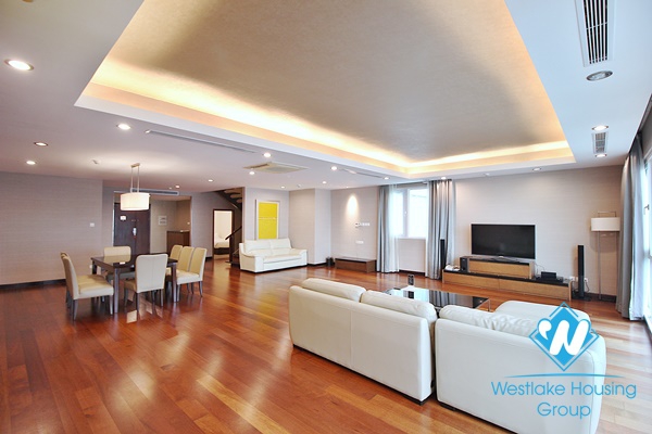 A beautiful service 4 bedroom apartment for rent in Dang thai mai, Tay ho, Ha noi 