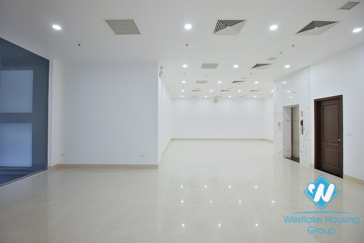 New and huge an office for rent in Tu Hoa street, Tay Ho