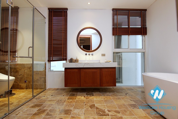 Luxurious 4 beds aparment for rent in Xom Chua, Dang Thai Mai area, Tay Ho