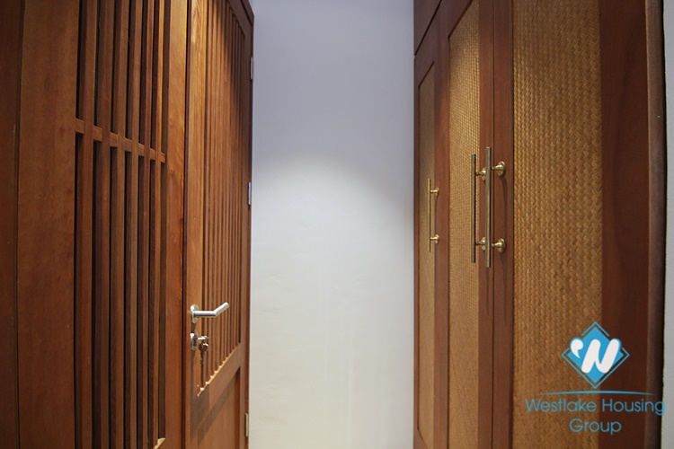 Luxurious 4 beds aparment for rent in Xom Chua, Dang Thai Mai area, Tay Ho