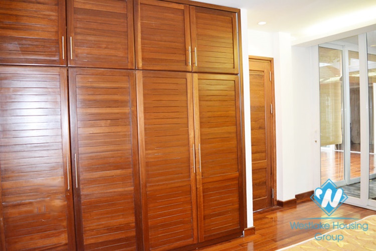 Beautiful and nice house for rent in Tay Ho area , Ha Noi.