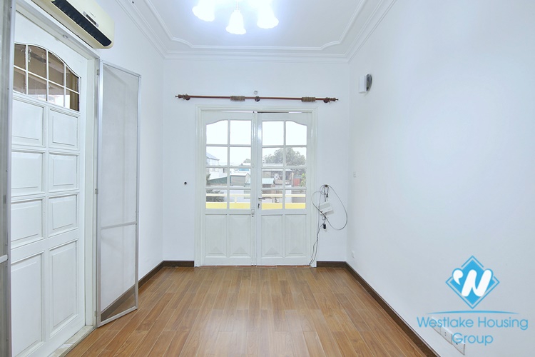 Unfurnished 4 beds house for rent in Tay Ho district, Ha Noi