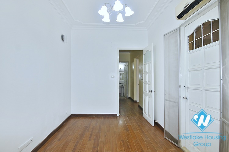 Unfurnished 4 beds house for rent in Tay Ho district, Ha Noi