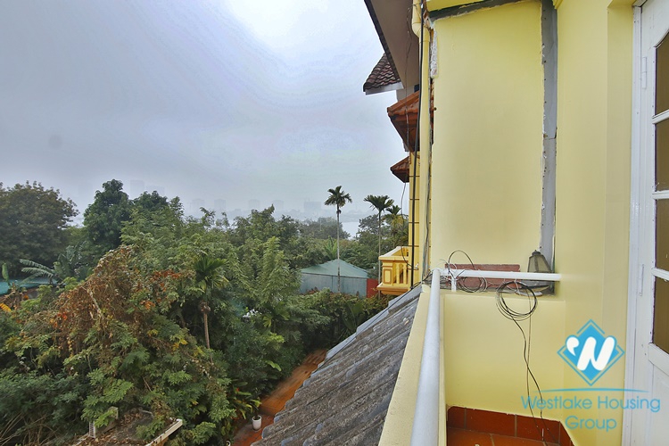 Unfurnished 4 beds house for rent in Tay Ho district, Ha Noi