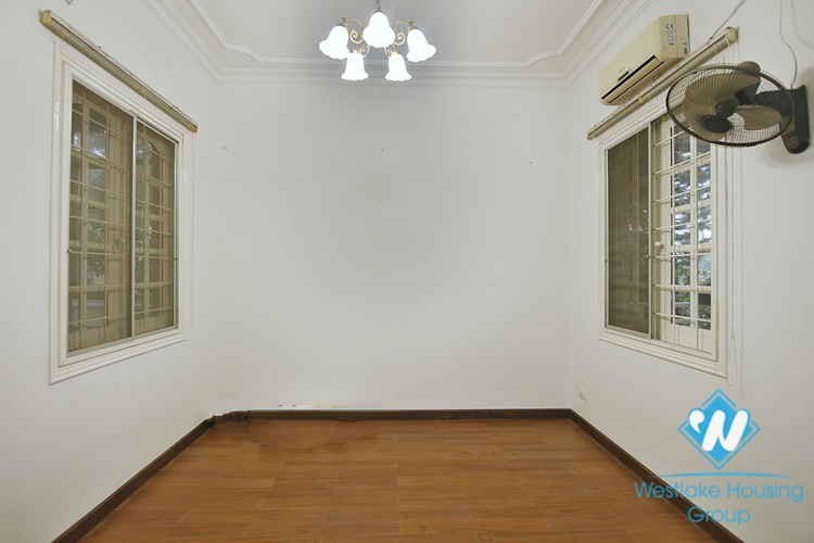 Unfurnished 4 beds house for rent in Tay Ho district, Ha Noi