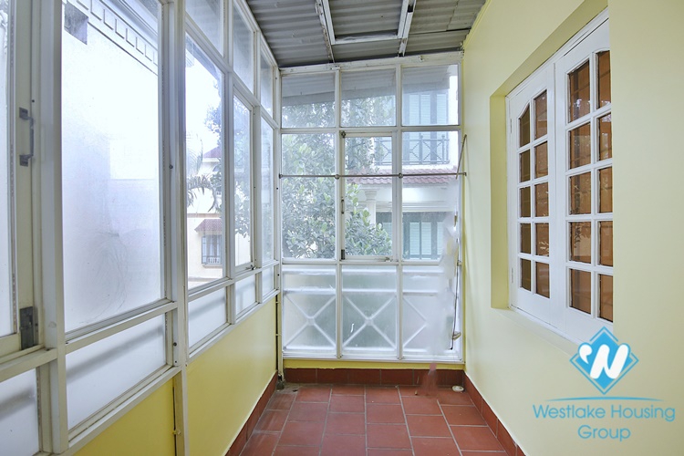 Unfurnished 4 beds house for rent in Tay Ho district, Ha Noi