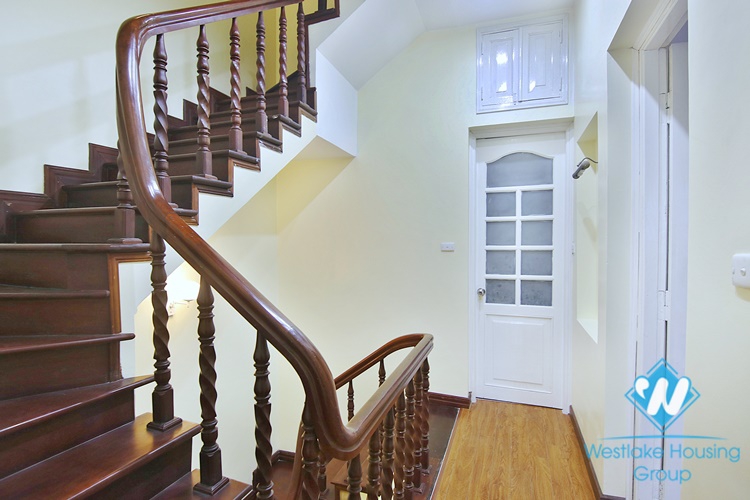 Unfurnished 4 beds house for rent in Tay Ho district, Ha Noi