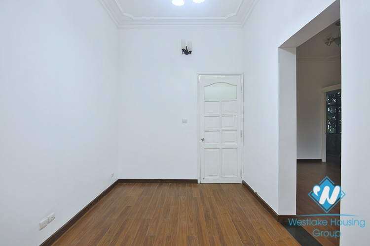 Unfurnished 4 beds house for rent in Tay Ho district, Ha Noi