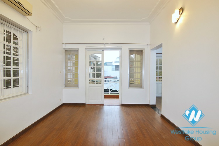 Unfurnished 4 beds house for rent in Tay Ho district, Ha Noi