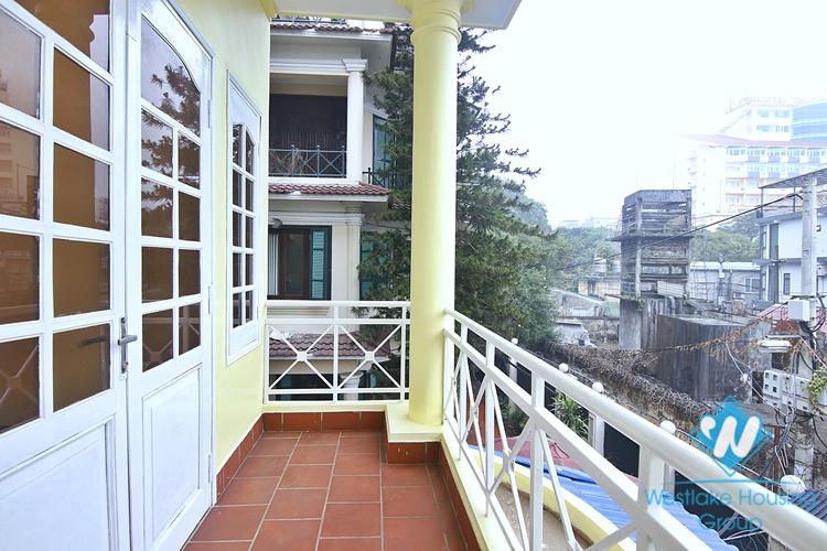 Unfurnished 4 beds house for rent in Tay Ho district, Ha Noi