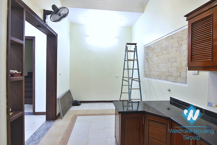 Unfurnished 4 beds house for rent in Tay Ho district, Ha Noi