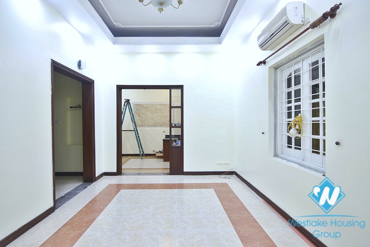 Unfurnished 4 beds house for rent in Tay Ho district, Ha Noi