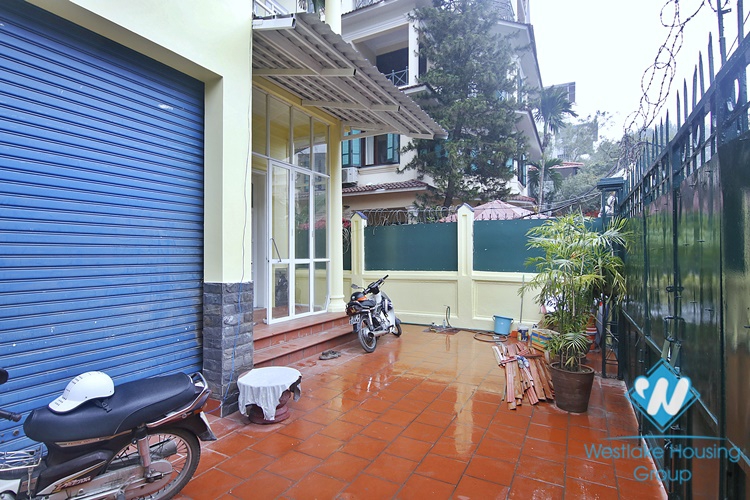 Unfurnished 4 beds house for rent in Tay Ho district, Ha Noi