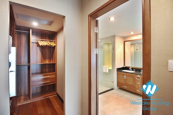 A beautiful service 4 bedroom apartment for rent in Dang thai mai, Tay ho, Ha noi 