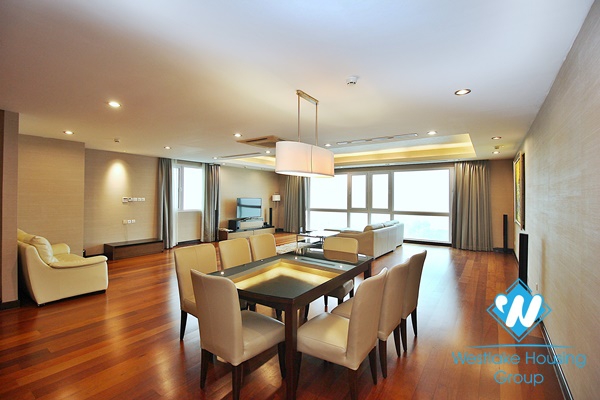 A beautiful service 4 bedroom apartment for rent in Dang thai mai, Tay ho, Ha noi 
