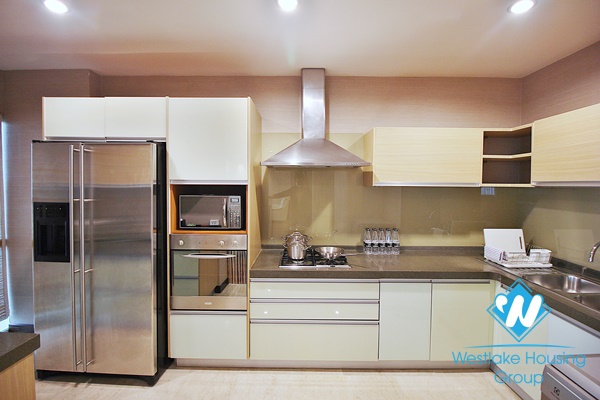 A beautiful service 4 bedroom apartment for rent in Dang thai mai, Tay ho, Ha noi 