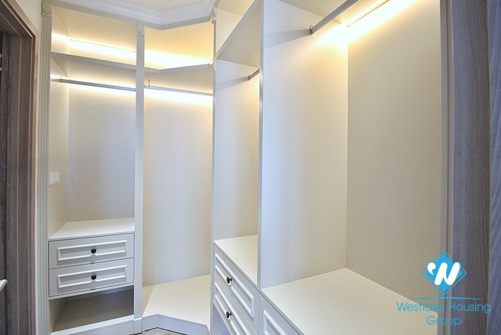 Beautiful 03 bedrooms apartment with nice terrace for rent in Tay Ho District 