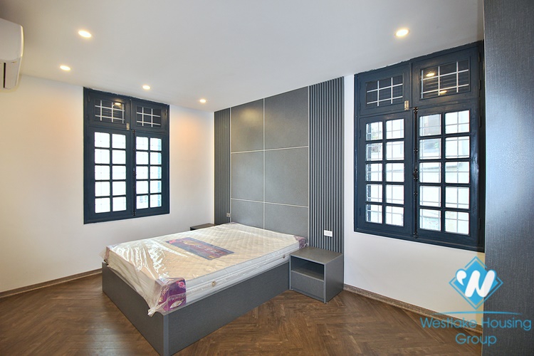 Lake view two bedrooms apartment for rent in Xuan Dieu, Tay Ho