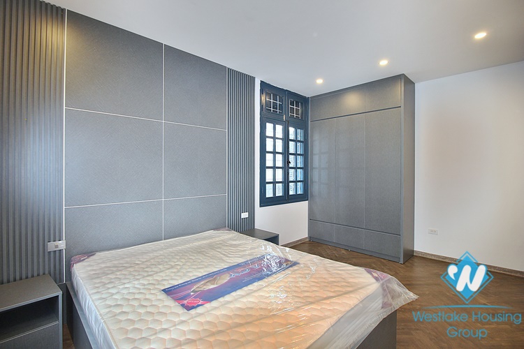 Lake view two bedrooms apartment for rent in Xuan Dieu, Tay Ho