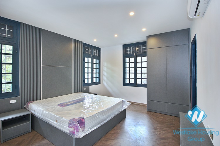 Lake view two bedrooms apartment for rent in Xuan Dieu, Tay Ho