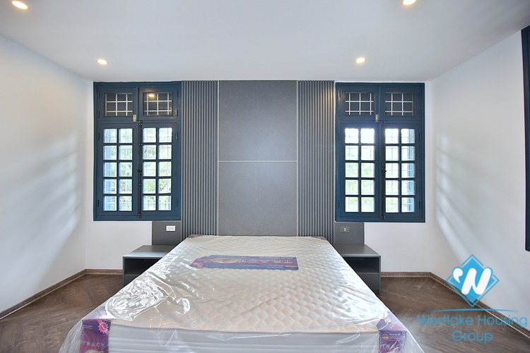 Lake view two bedrooms apartment for rent in Xuan Dieu, Tay Ho