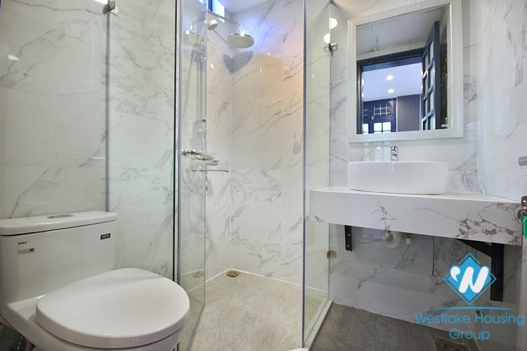 Lake view two bedrooms apartment for rent in Xuan Dieu, Tay Ho