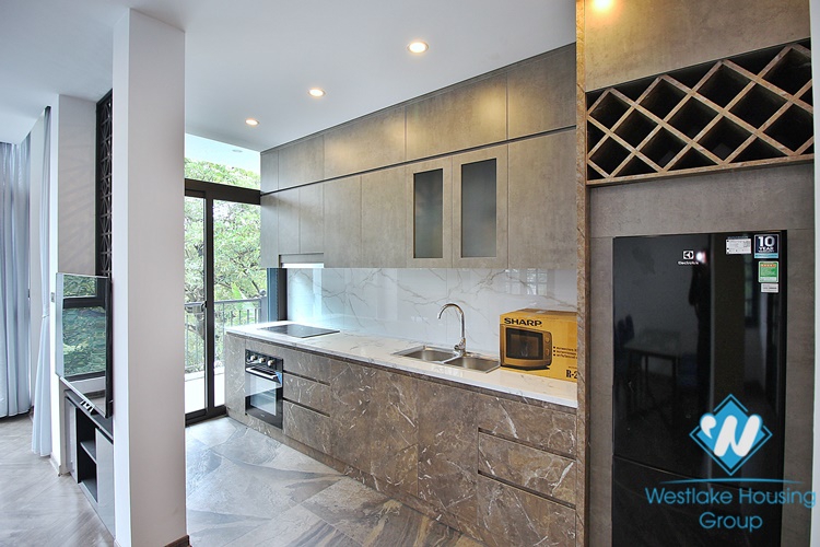 Lake view two bedrooms apartment for rent in Xuan Dieu, Tay Ho
