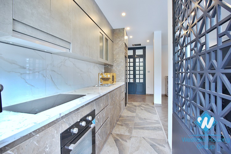 Lake view two bedrooms apartment for rent in Xuan Dieu, Tay Ho