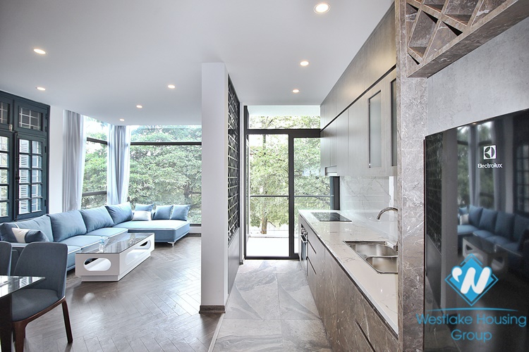 Lake view two bedrooms apartment for rent in Xuan Dieu, Tay Ho