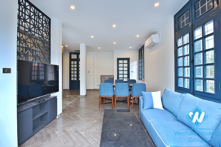 Lake view two bedrooms apartment for rent in Xuan Dieu, Tay Ho