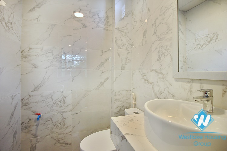 Lake view two bedrooms apartment for rent in Xuan Dieu, Tay Ho